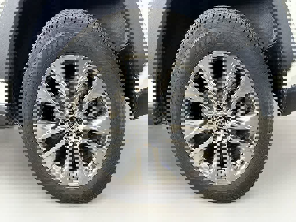 Used 2021 Toyota RAV4 XLE Premium image 11