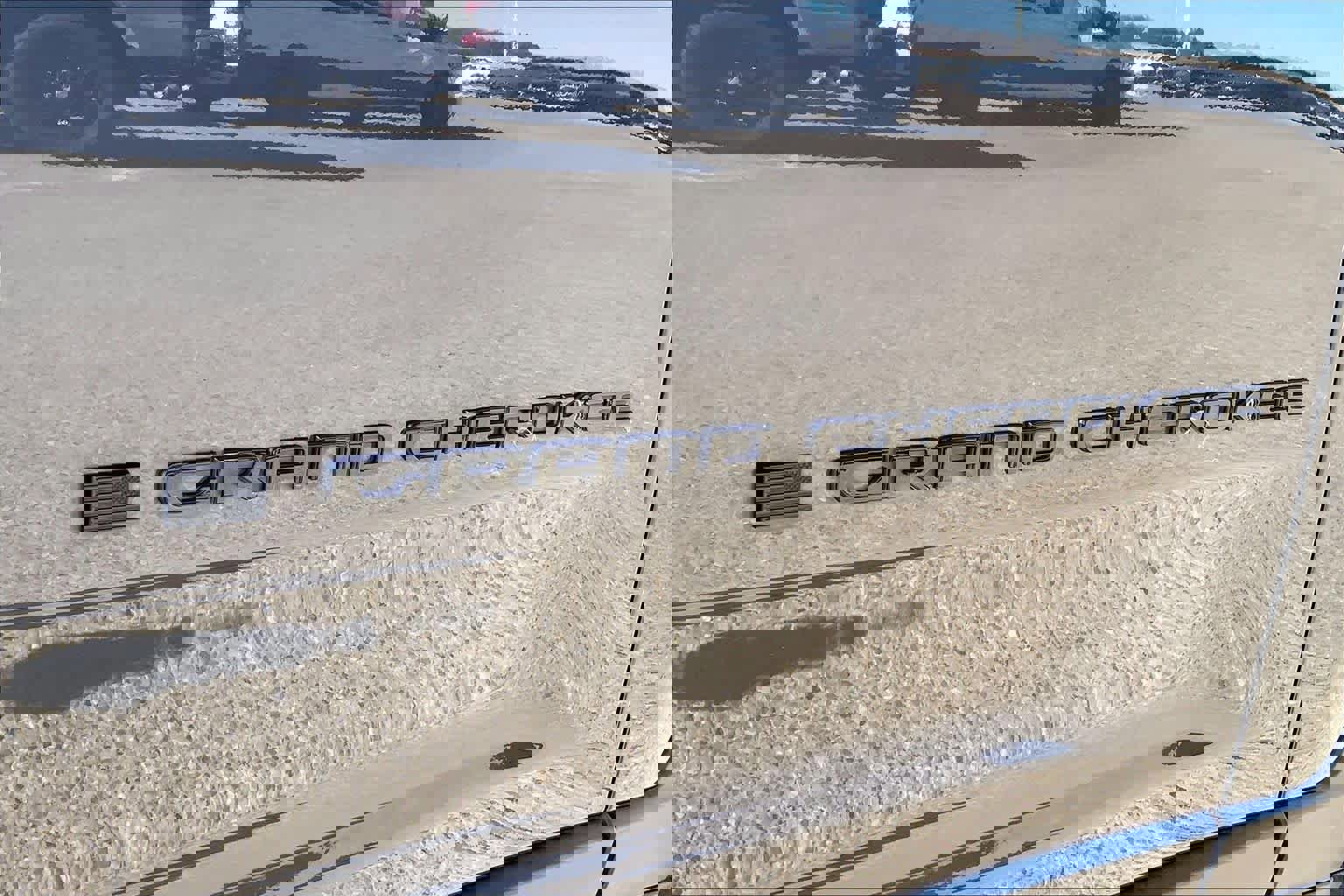 Used 2023 Jeep Grand Cherokee Altitude image 11