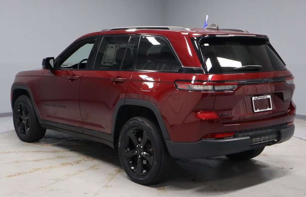 Used 2023 Jeep Grand Cherokee Altitude AWD/4WD image 10