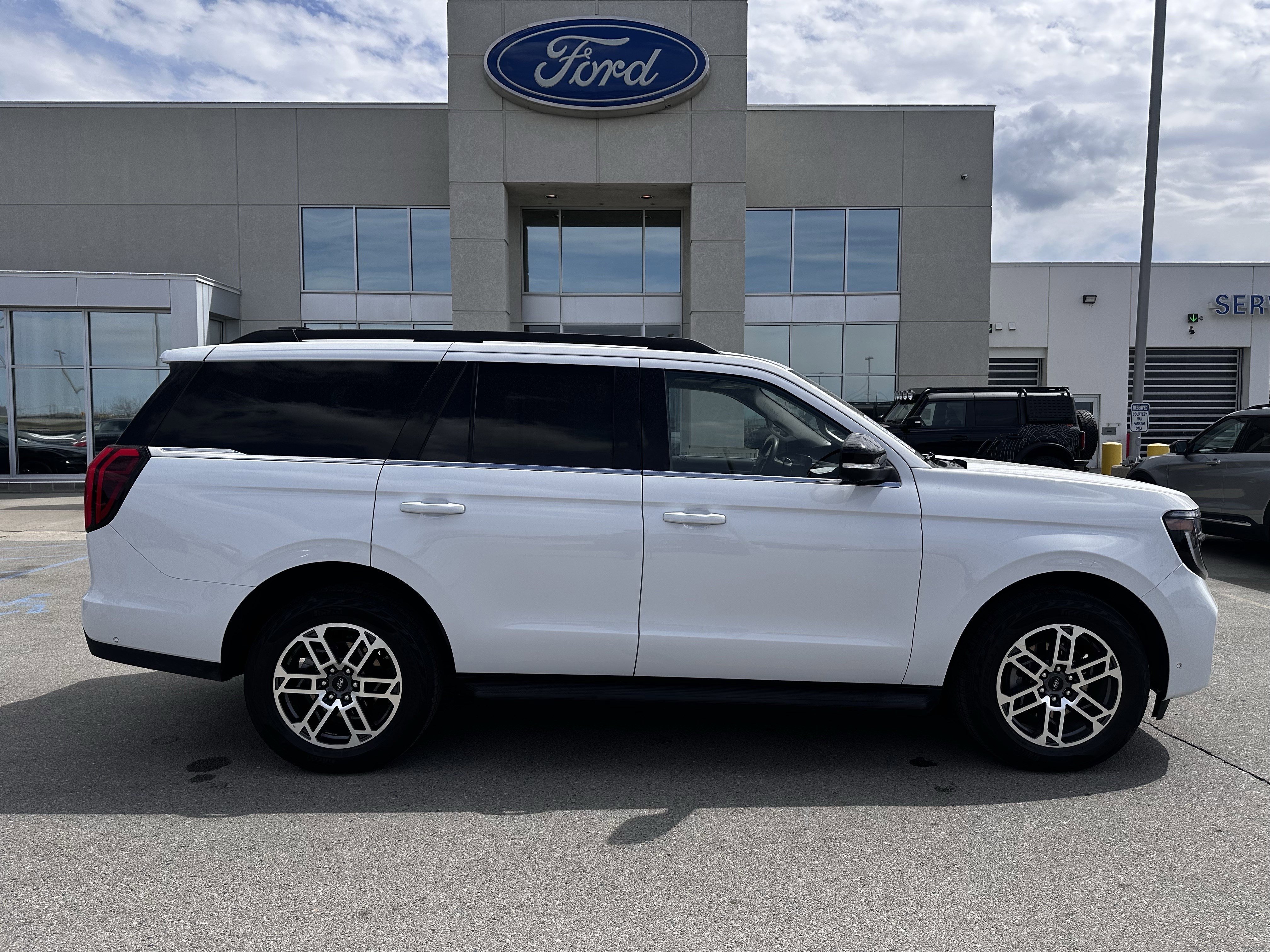 Certified 2025 Ford Expedition Active AWD/4WD image 7