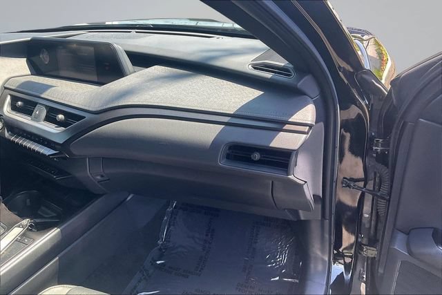 Used 2019 Lexus UX 200 w/ Premium Package FWD image 17