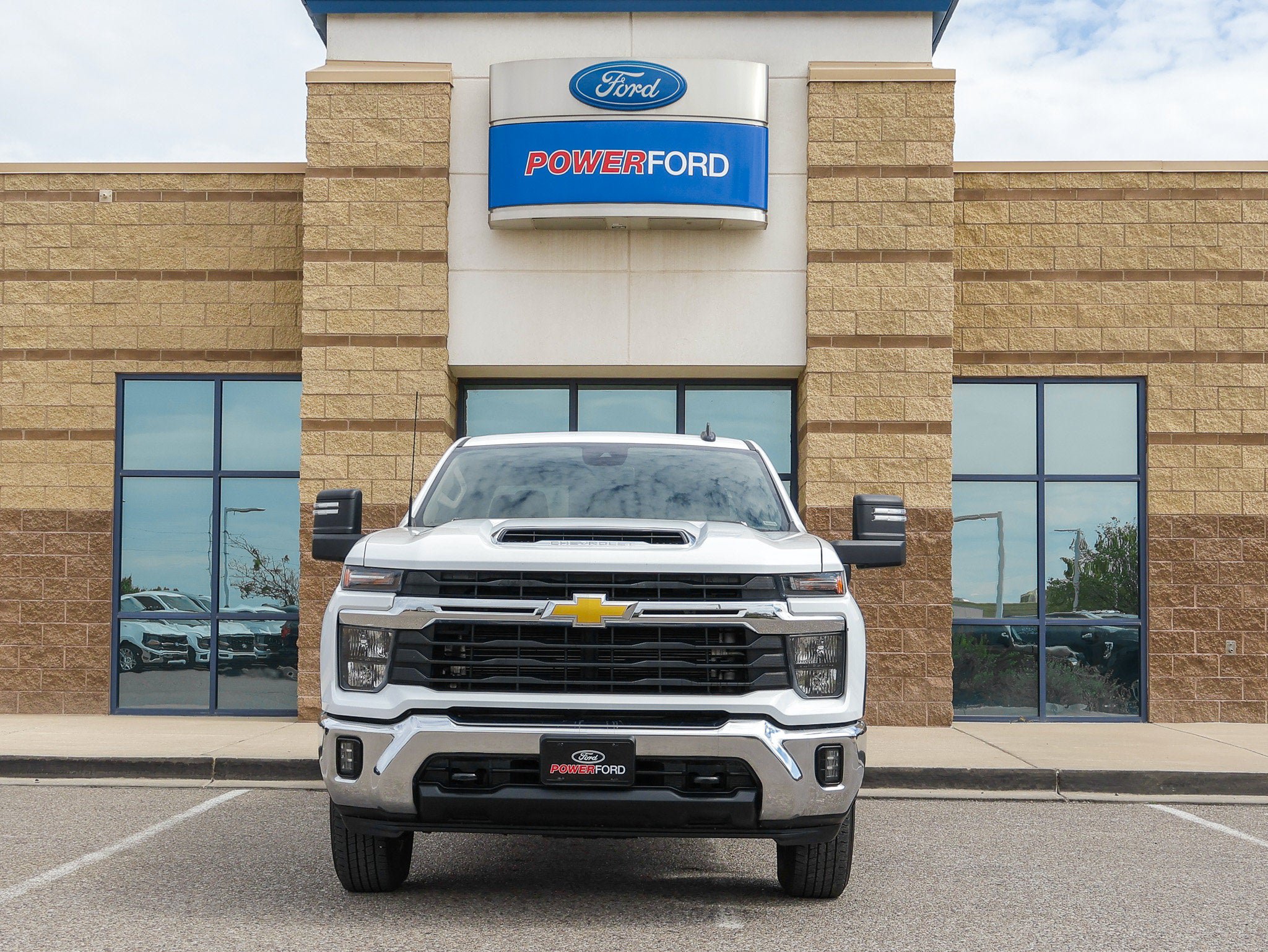 Used 2025 Chevrolet Silverado 2500 LT w/ Convenience Package AWD/4WD image 3