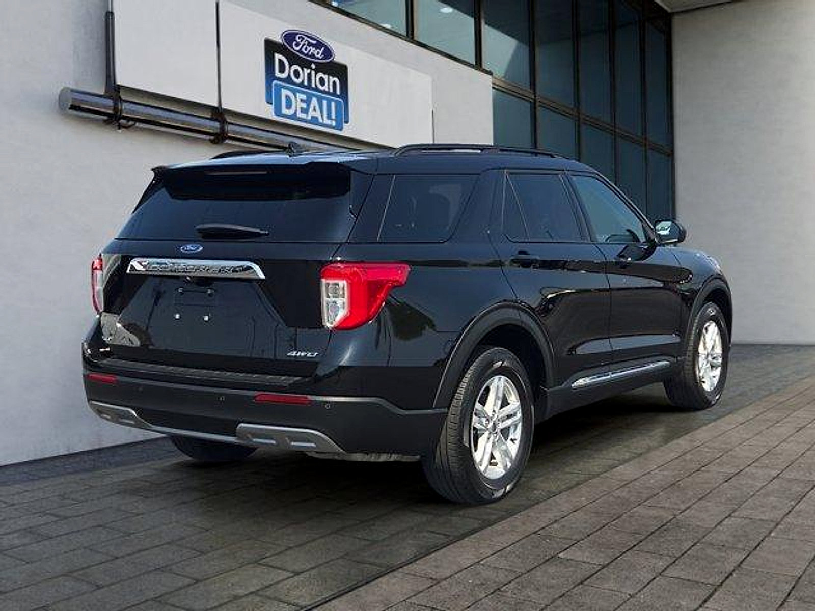 Certified 2023 Ford Explorer XLT w/ Equipment Group 202A AWD/4WD image 3