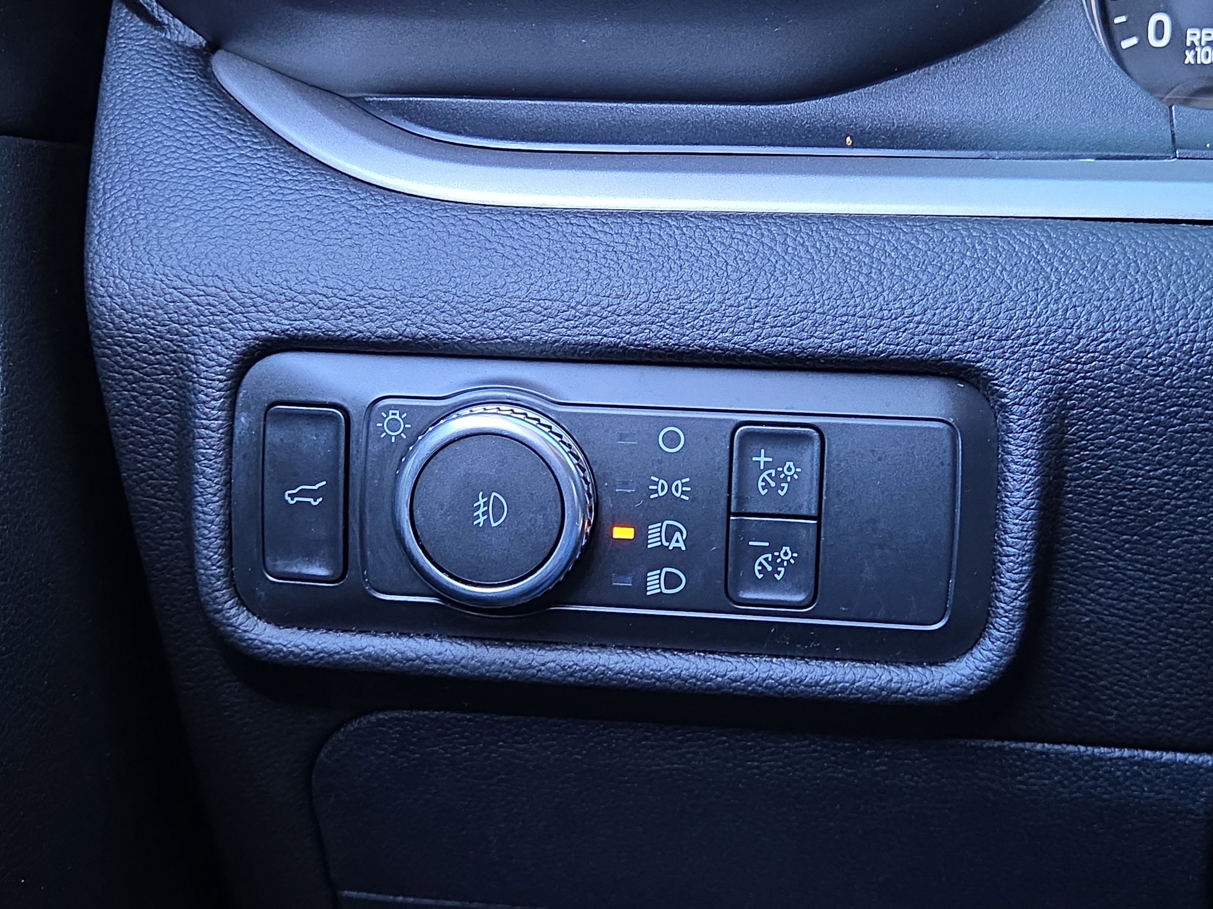 Certified 2022 Ford Explorer XLT w/ Equipment Group 202A image 28