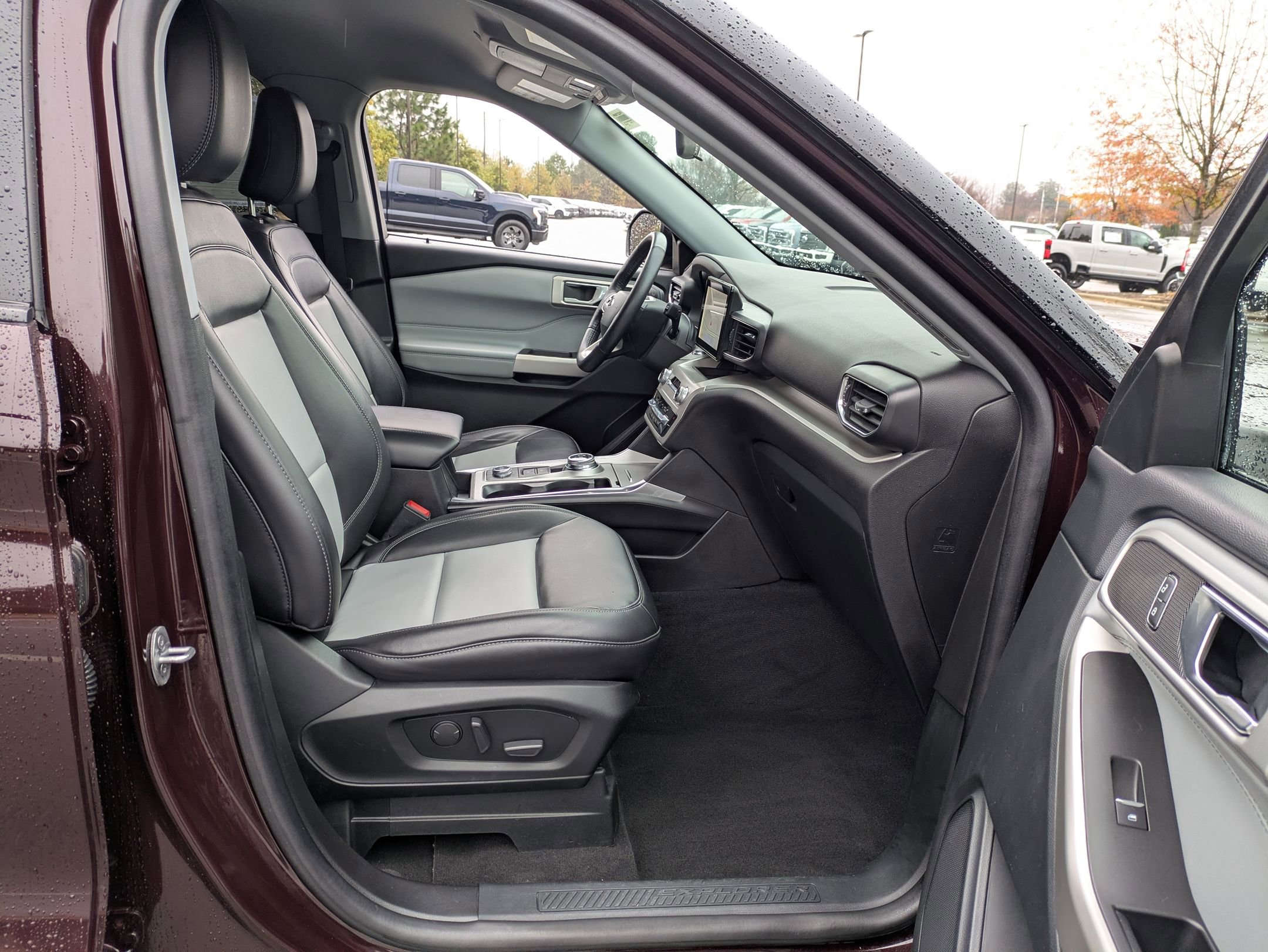 Certified 2022 Ford Explorer XLT w/ Equipment Group 202A image 39