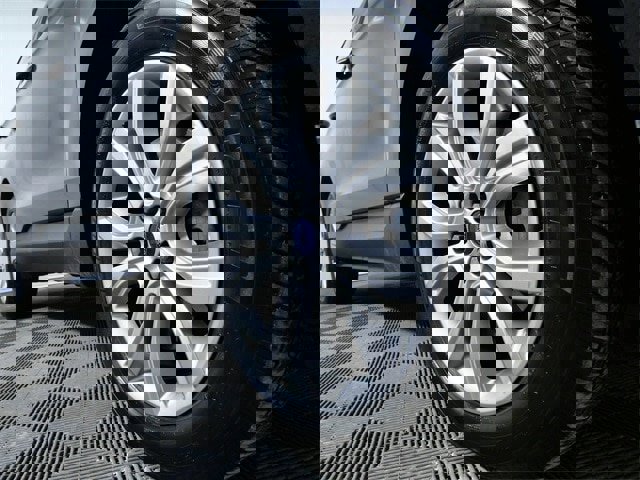 Certified 2019 Ford Edge Titanium w/ Equipment Group 301A image 7