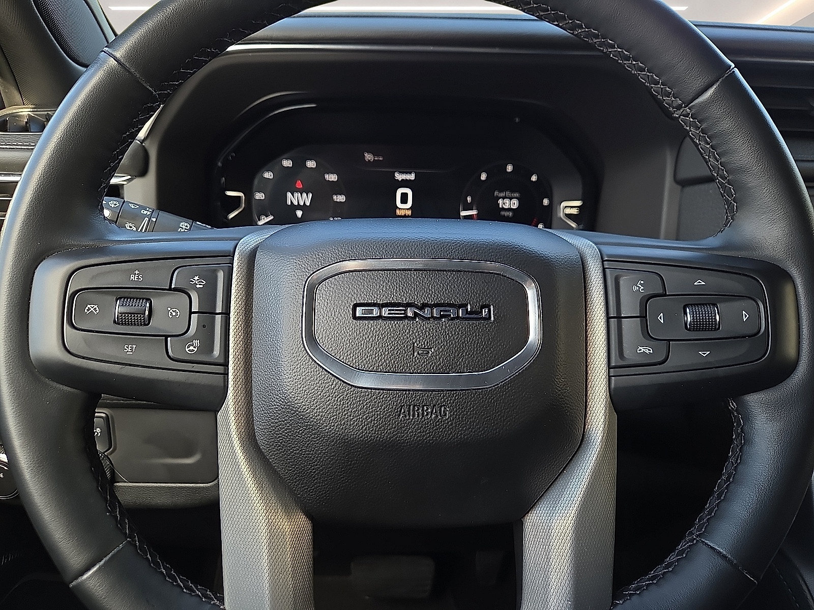 Used 2023 GMC Yukon Denali AWD/4WD image 24
