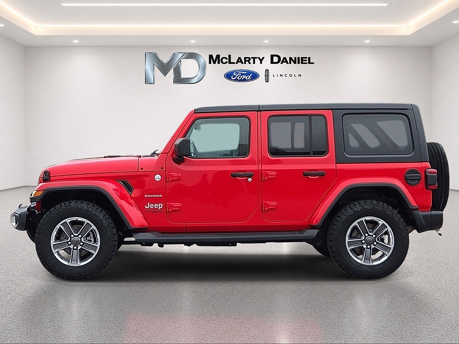 Used 2019 Jeep Wrangler Unlimited Sahara w/ Safety Group AWD/4WD image 3