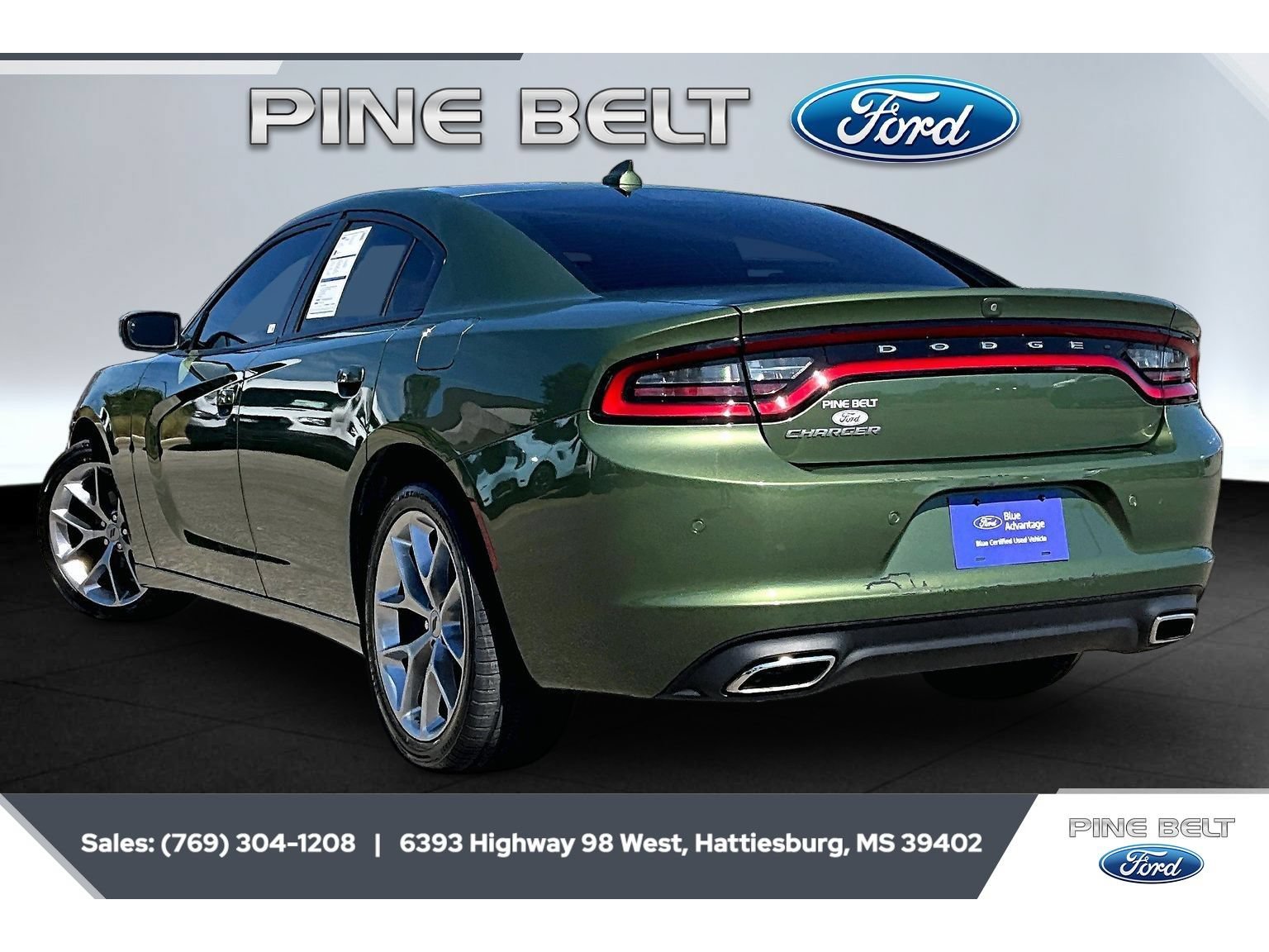 Used 2022 Dodge Charger SXT w/ Plus Group RWD image 2