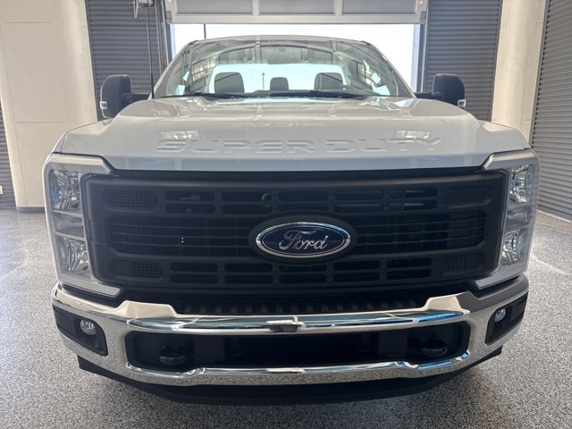 Certified 2025 Ford F350 XL w/ XL Chrome Package RWD image 2