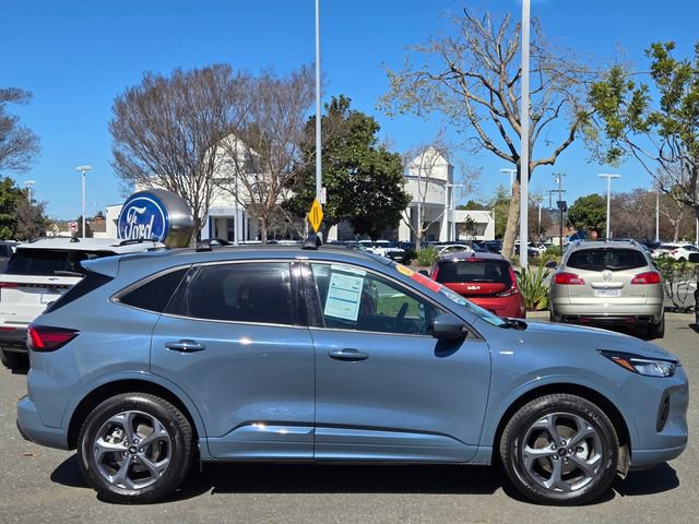 Certified 2023 Ford Escape ST-Line Select image 2