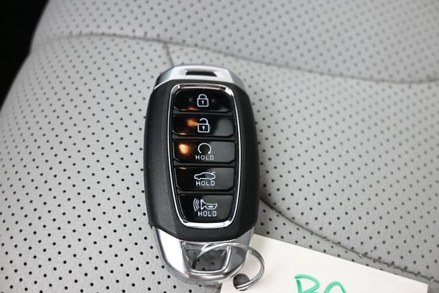 Used 2023 Hyundai Elantra Limited FWD image 25