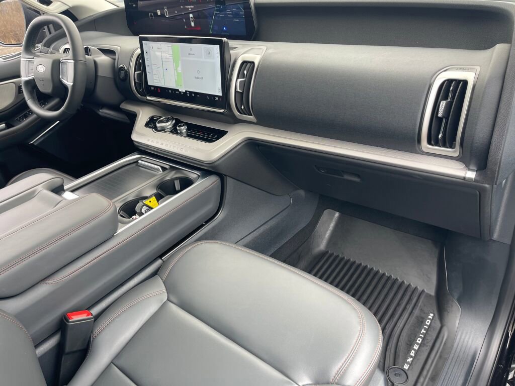 Certified 2025 Ford Expedition Active image 33