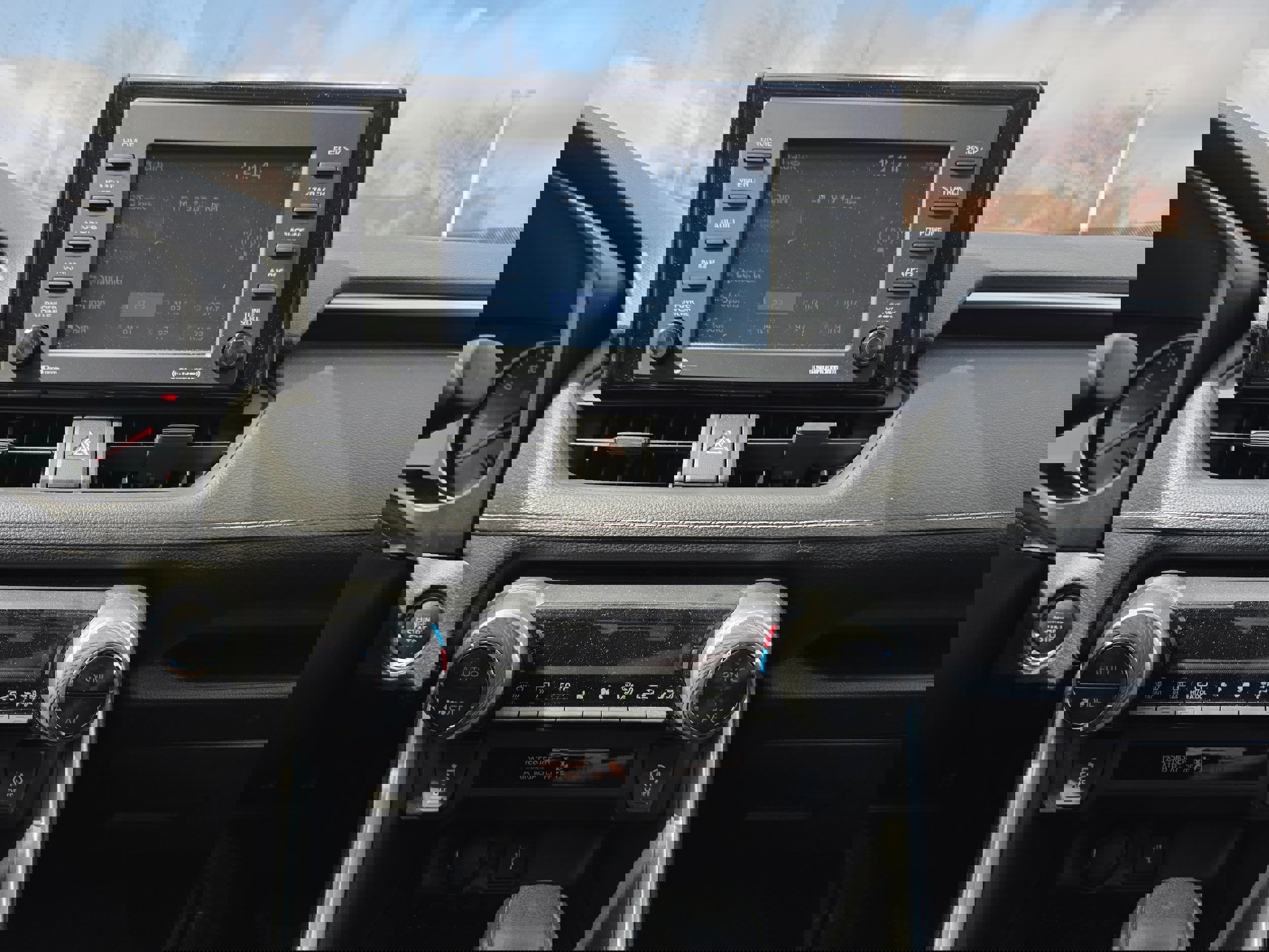 Used 2020 Toyota RAV4 XLE w/ Convenience Package AWD/4WD image 10