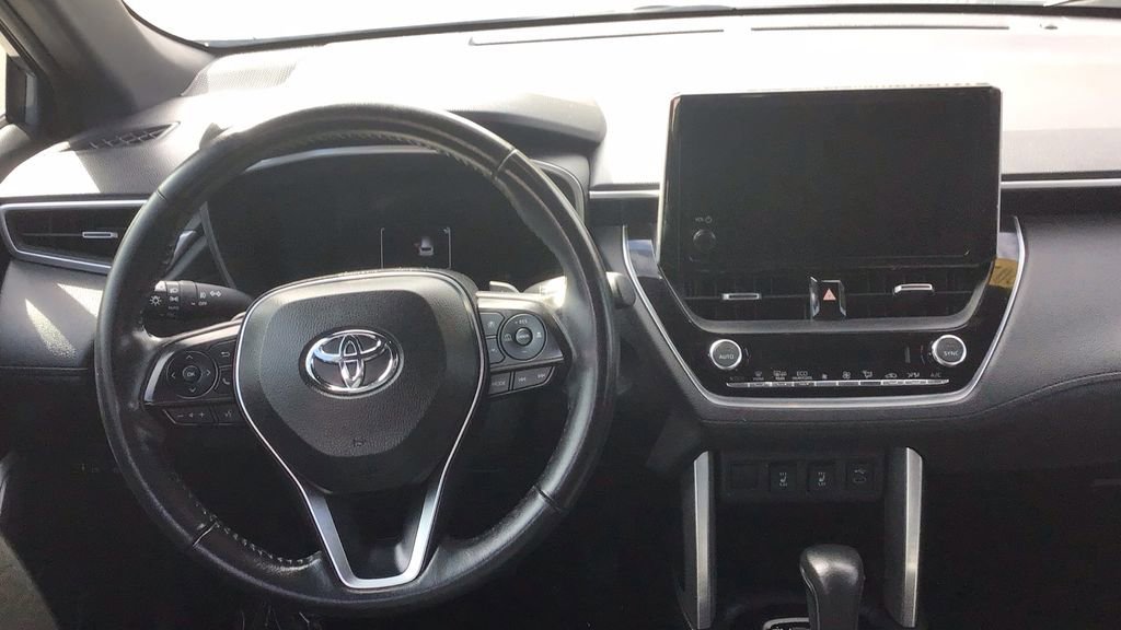 Used 2023 Toyota Corolla Cross XSE w/ Convenience Package image 13