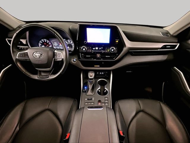 Used 2023 Toyota Highlander XLE AWD/4WD image 14