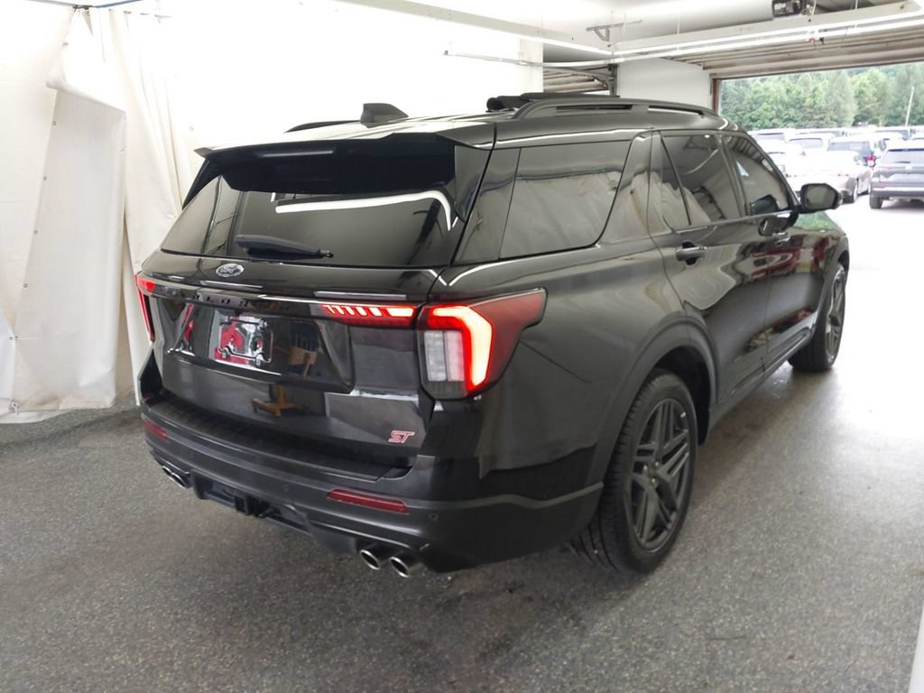 Certified 2025 Ford Explorer ST AWD/4WD image 5
