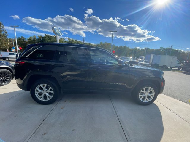 Used 2023 Jeep Grand Cherokee Limited AWD/4WD image 8