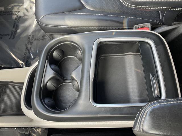 Used 2024 Chrysler Pacifica Touring-L FWD image 32