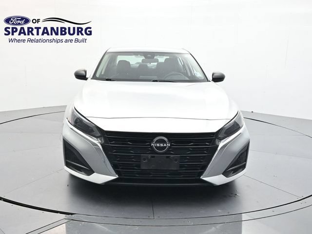 Used 2024 Nissan Altima 2.5 SV FWD image 2