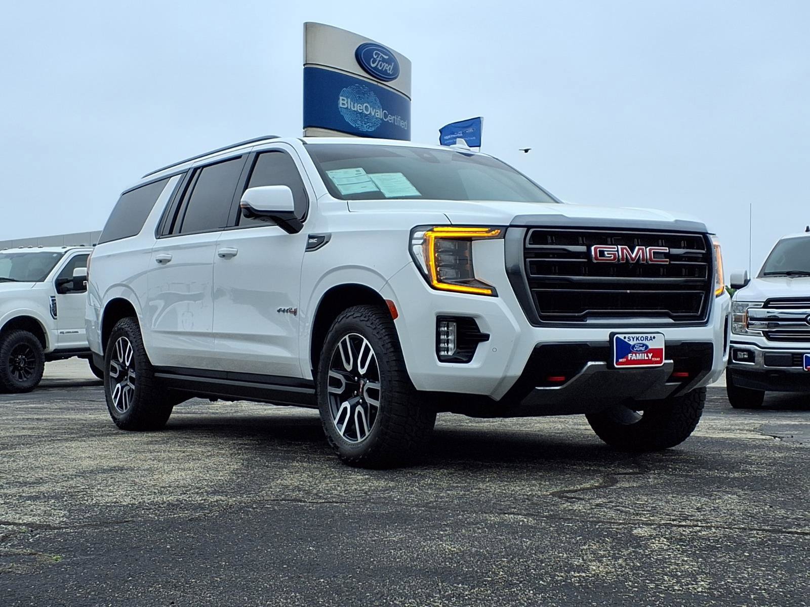 Used 2021 GMC Yukon XL AT4 w/ AT4 Premium Package AWD/4WD image 3