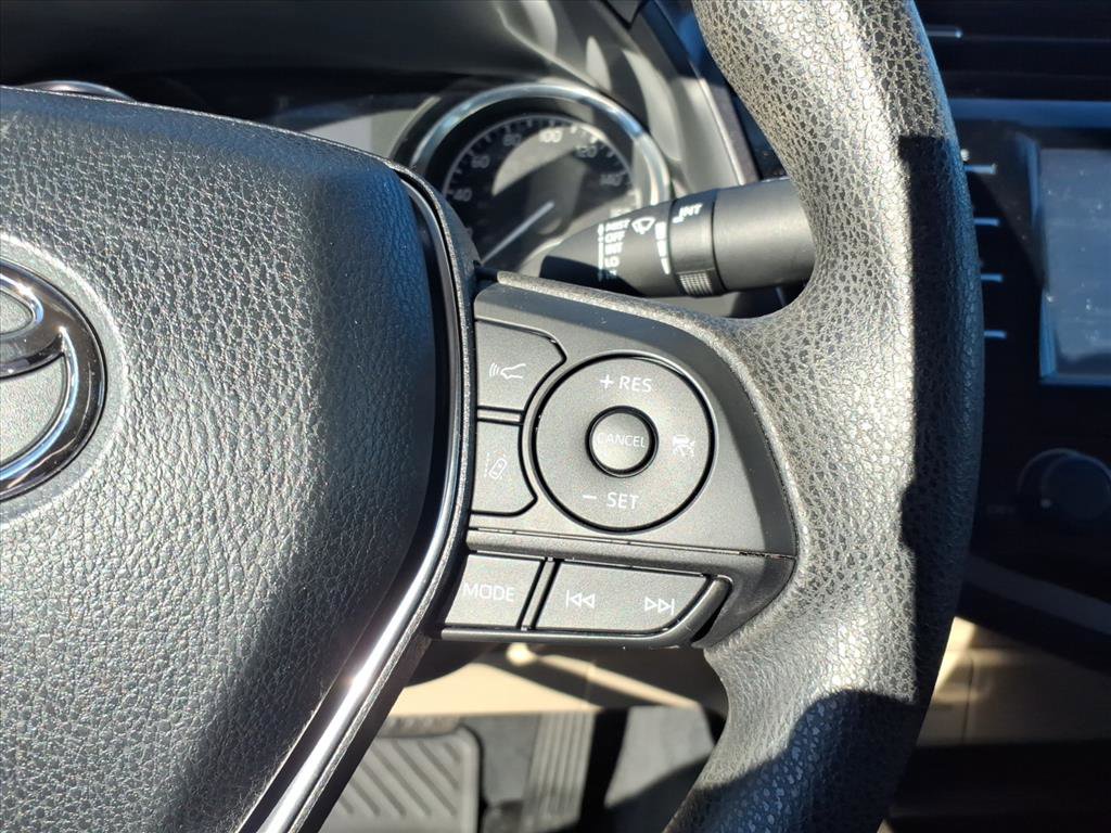 Used 2018 Toyota Camry LE image 17