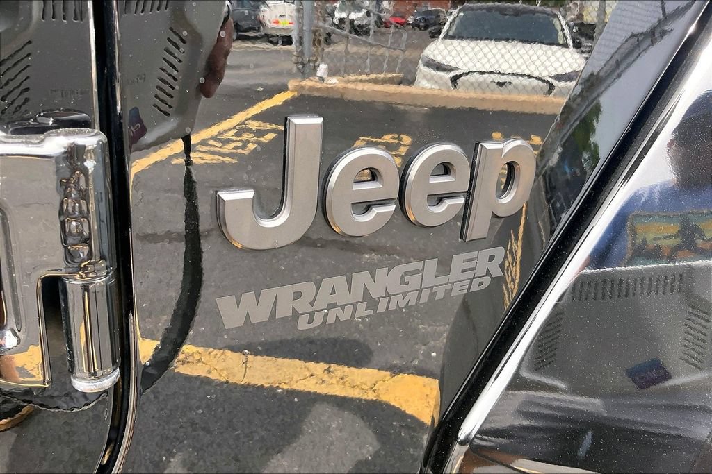 Used 2022 Jeep Wrangler Unlimited Rubicon 4xe w/ Cold Weather Group AWD/4WD image 7