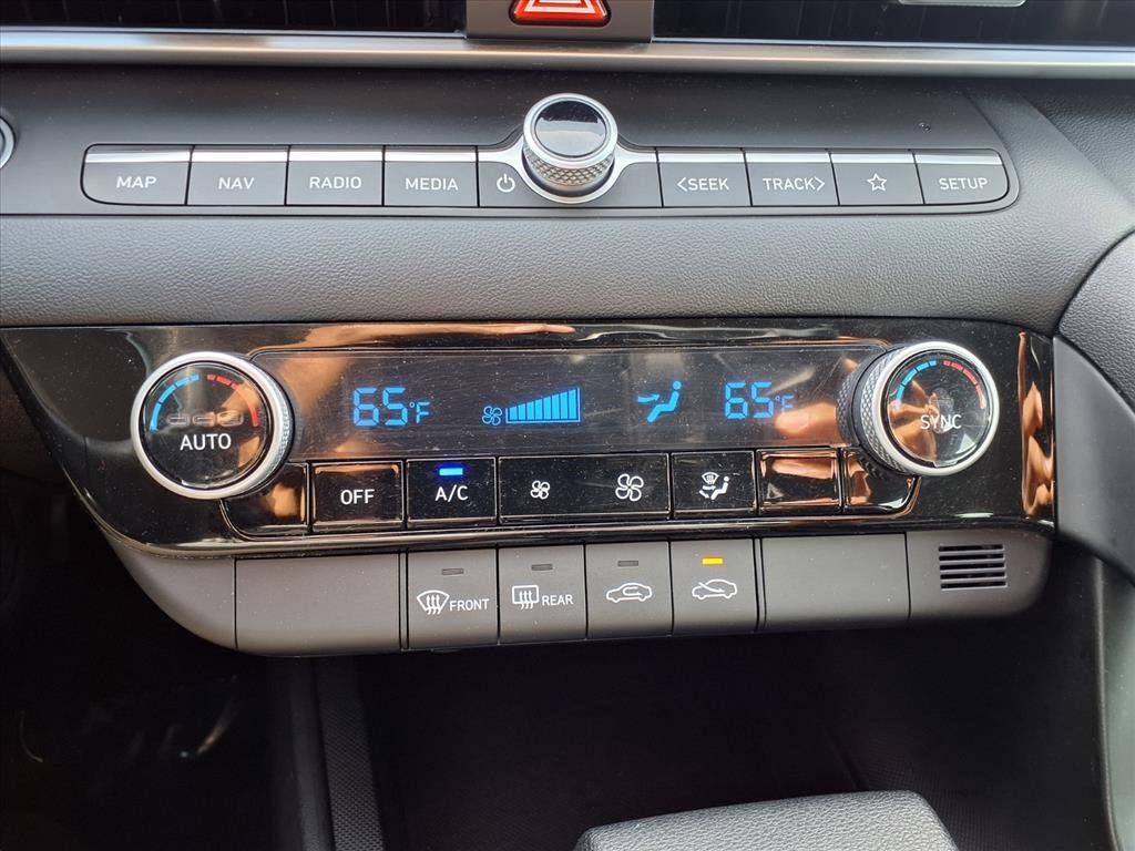 Used 2024 Hyundai Elantra SEL image 21