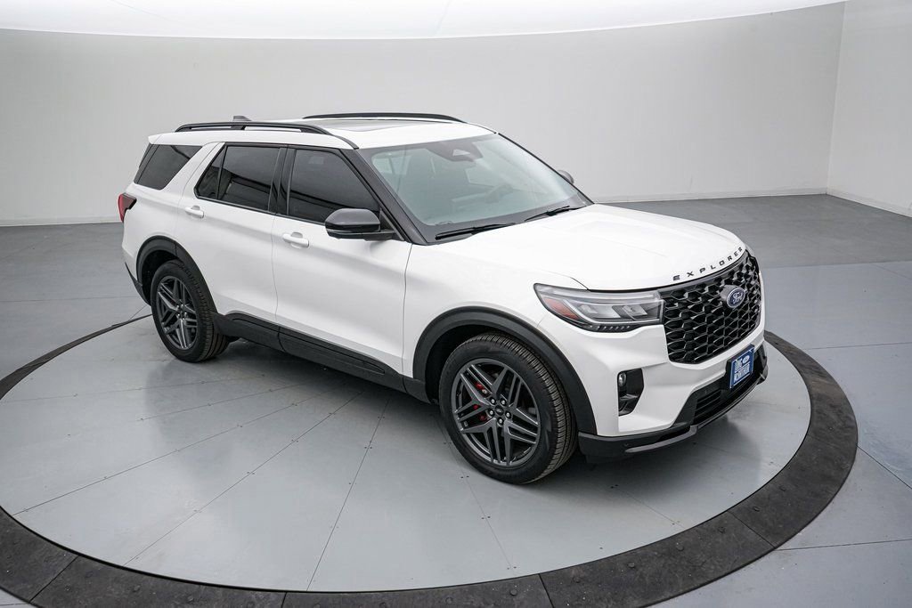 Certified 2025 Ford Explorer ST image 8