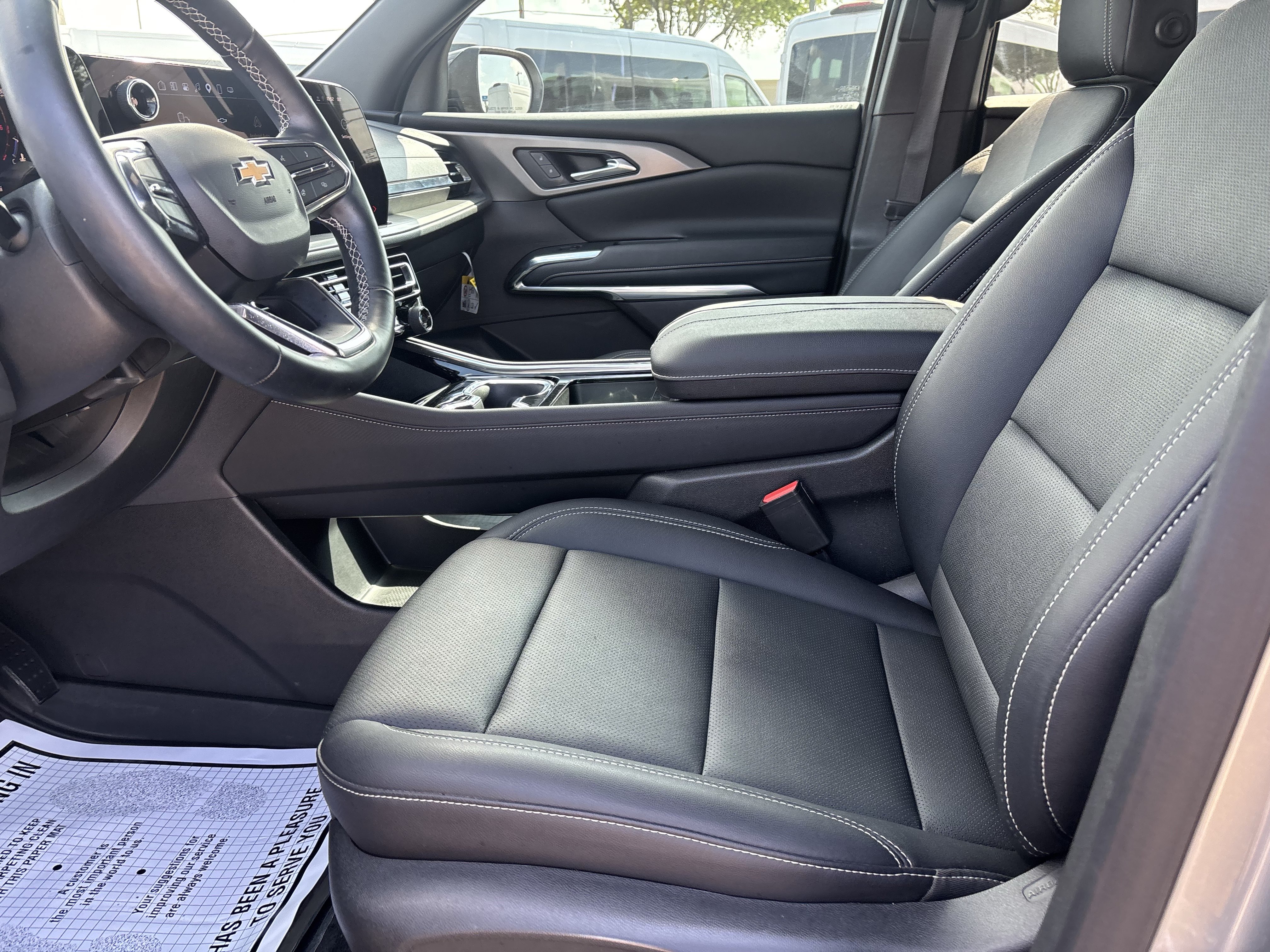 Used 2025 Chevrolet Traverse LT w/ Driver Confidence Package FWD image 10