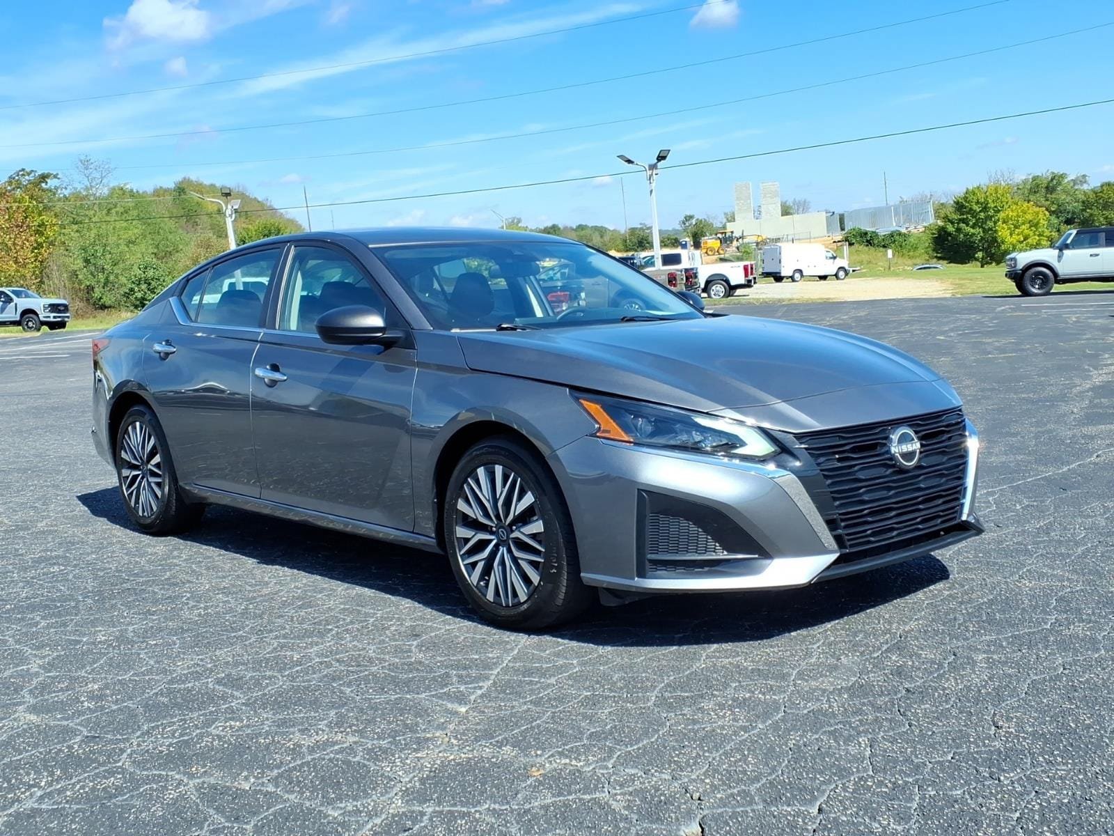Used 2025 Nissan Altima 2.5 SV FWD image 1
