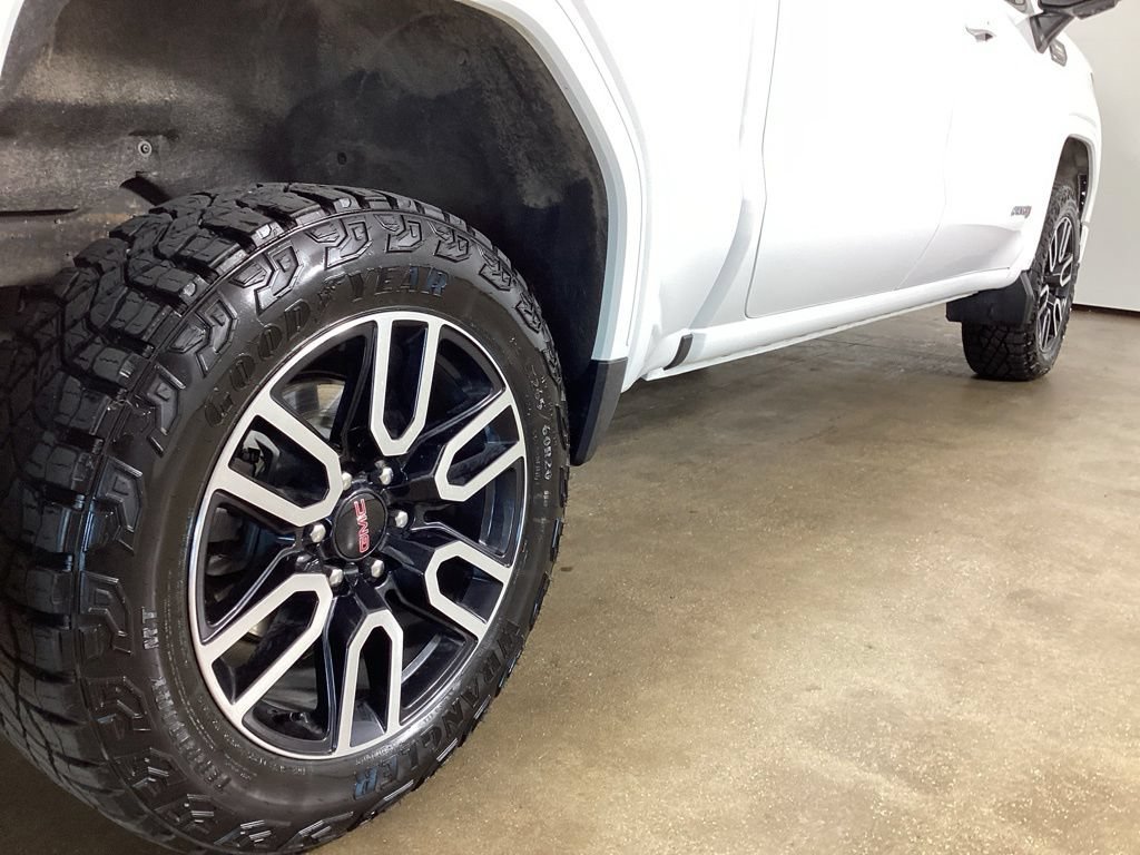 Used 2025 GMC Sierra 1500 AT4 w/ AT4 Preferred Package AWD/4WD image 9