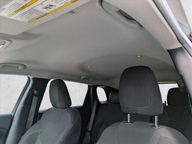 Used 2019 Jeep Cherokee Latitude w/ Cold Weather Group AWD/4WD image 18