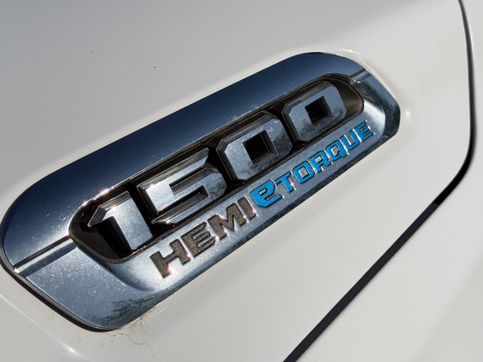 Used 2024 RAM 1500 Laramie AWD/4WD image 8