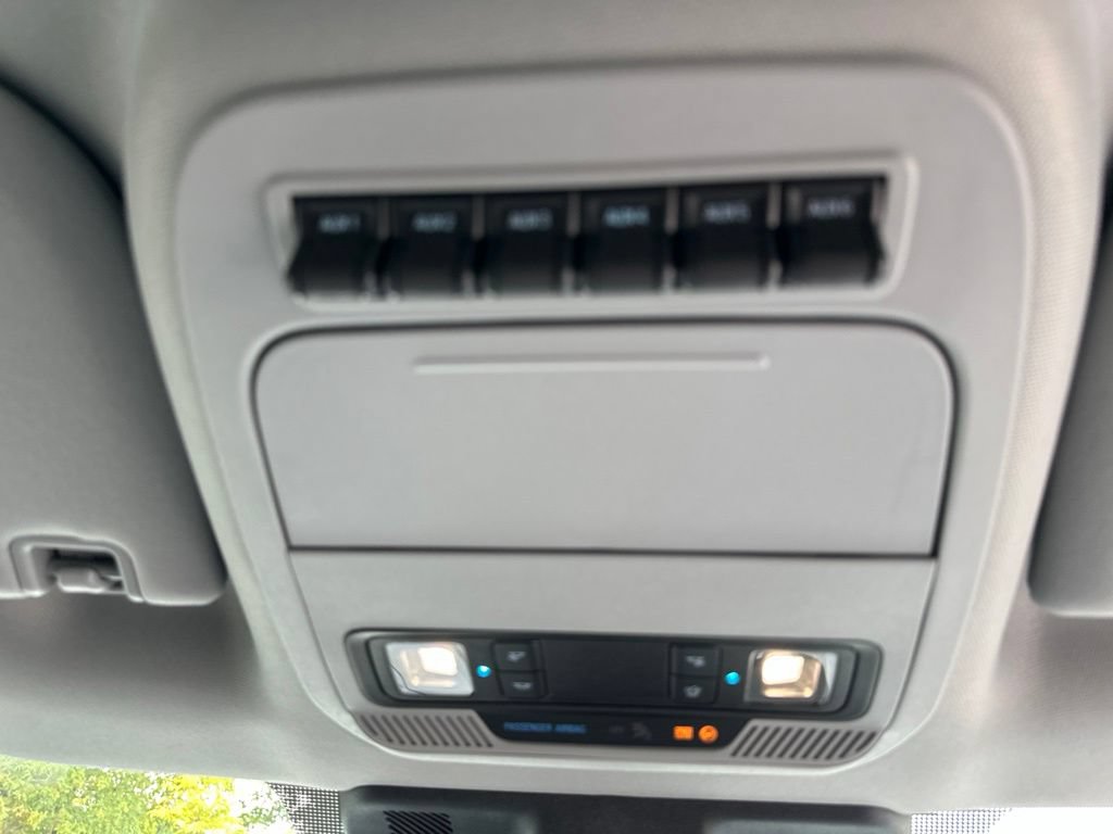 Certified 2025 Ford F250 XLT w/ Snow Plow Prep Package AWD/4WD image 23