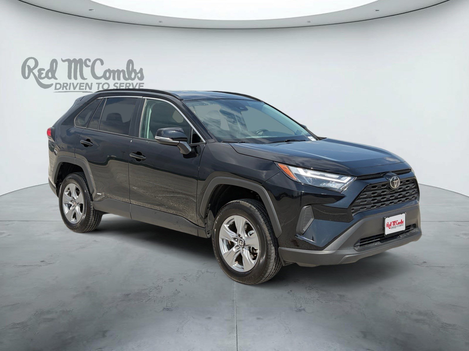 Used 2025 Toyota RAV4 XLE AWD/4WD image 3