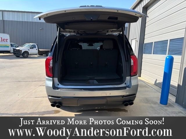 Used 2025 GMC Yukon Elevation w/ LPO, Elevation Black Package AWD/4WD image 6