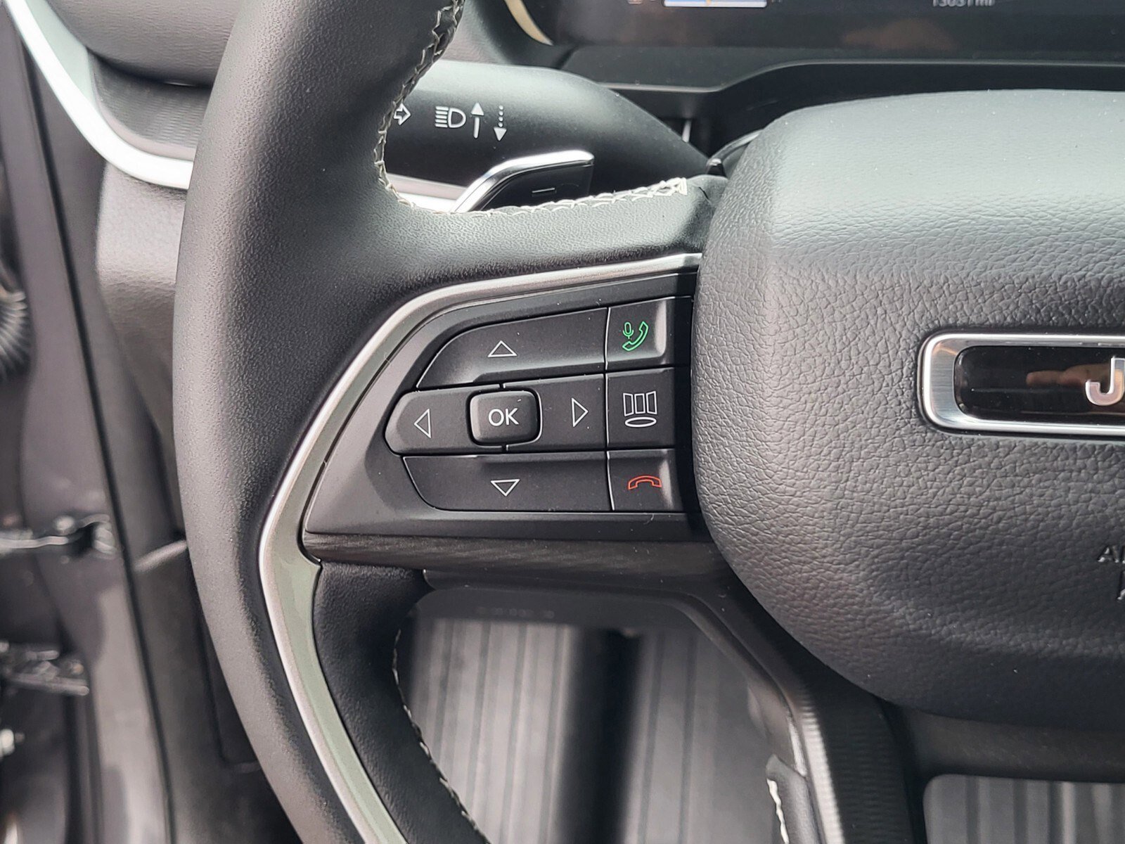 Used 2025 Jeep Grand Cherokee L Laredo w/ Luxury Tech Group I image 27