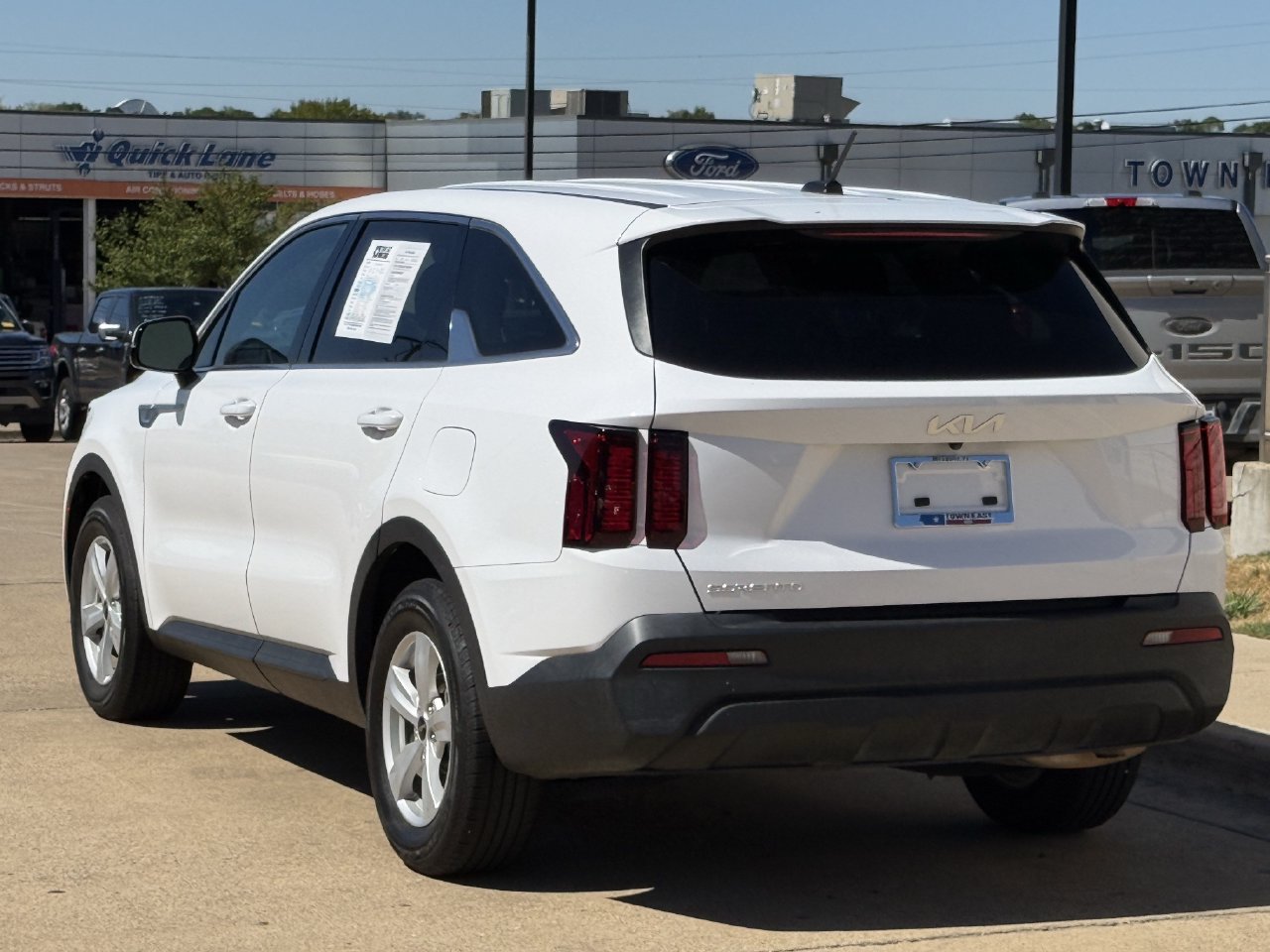 Used 2023 Kia Sorento LX FWD image 5