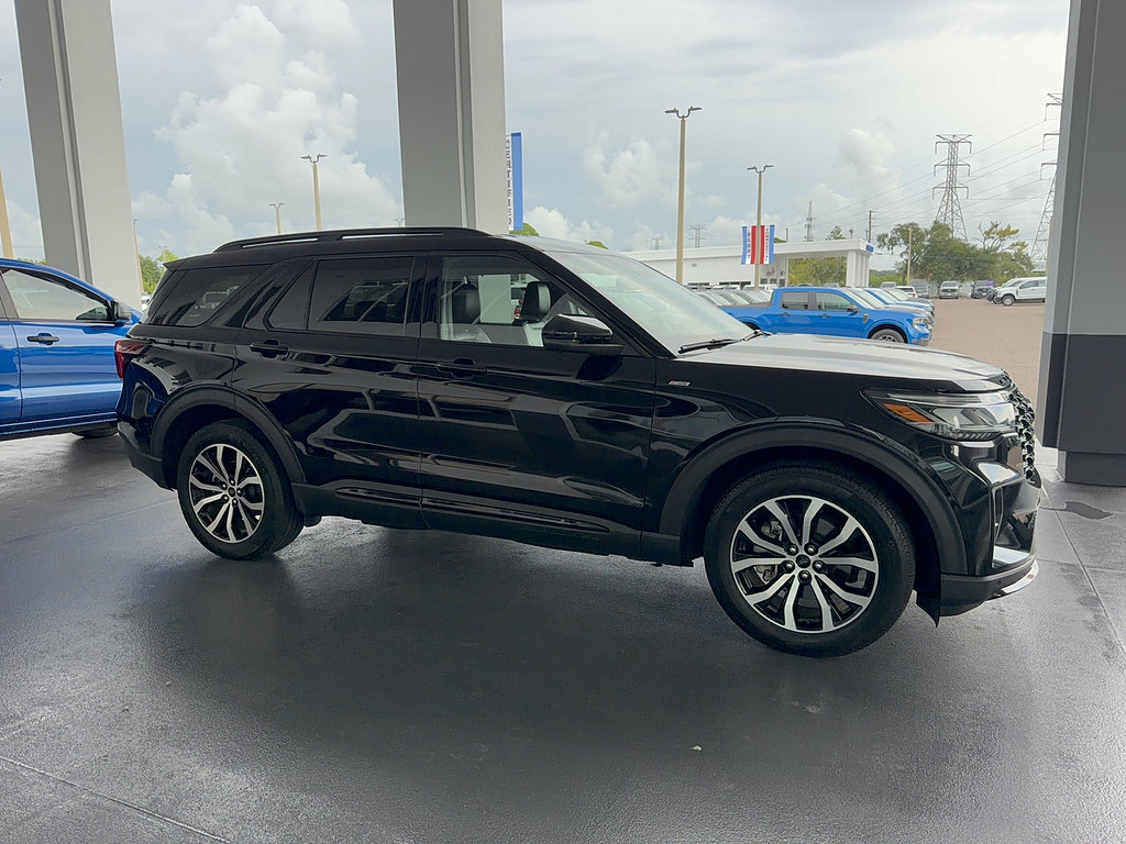 Certified 2025 Ford Explorer ST-Line w/ Premium Package RWD image 5