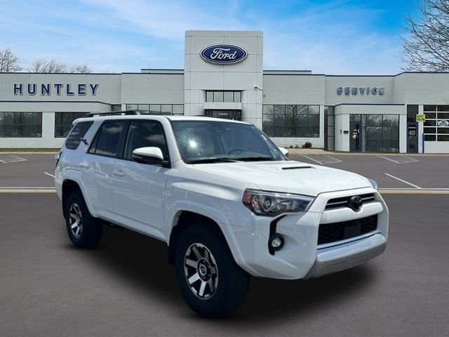 Used 2023 Toyota 4Runner TRD Off-Road Premium w/ Off Road Premium Plus Package AWD/4WD image 3