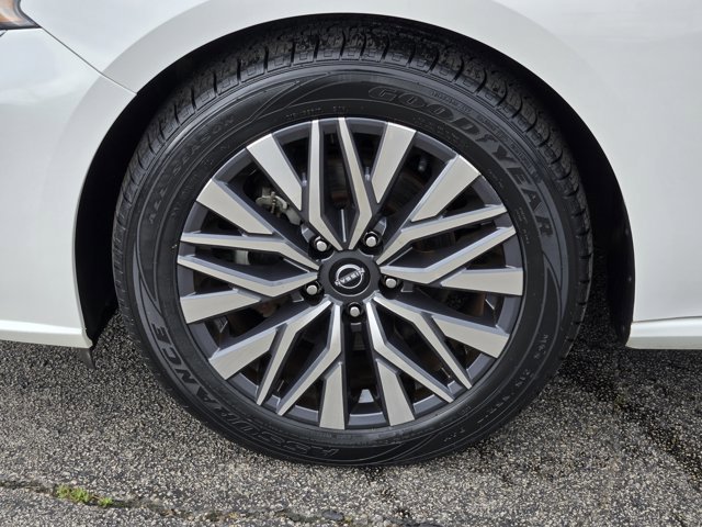 Used 2023 Nissan Altima 2.5 SV FWD image 10