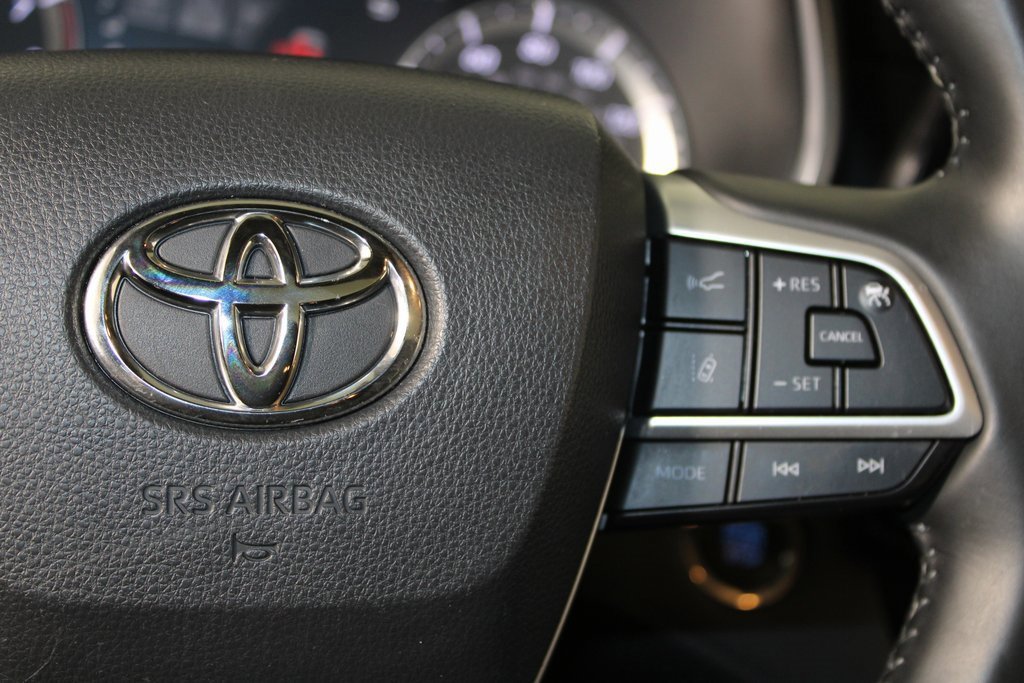 Used 2022 Toyota Highlander XSE image 17