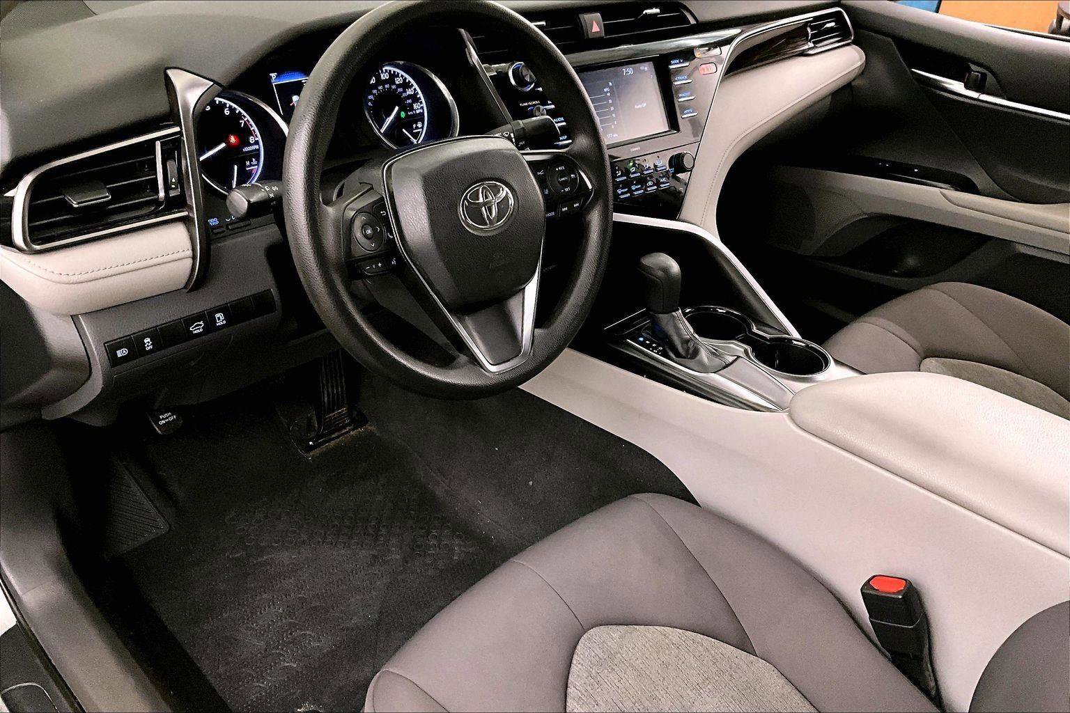 Used 2020 Toyota Camry LE image 12