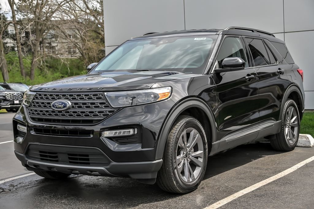Certified 2024 Ford Explorer XLT w/ Equipment Group 202A AWD/4WD image 5