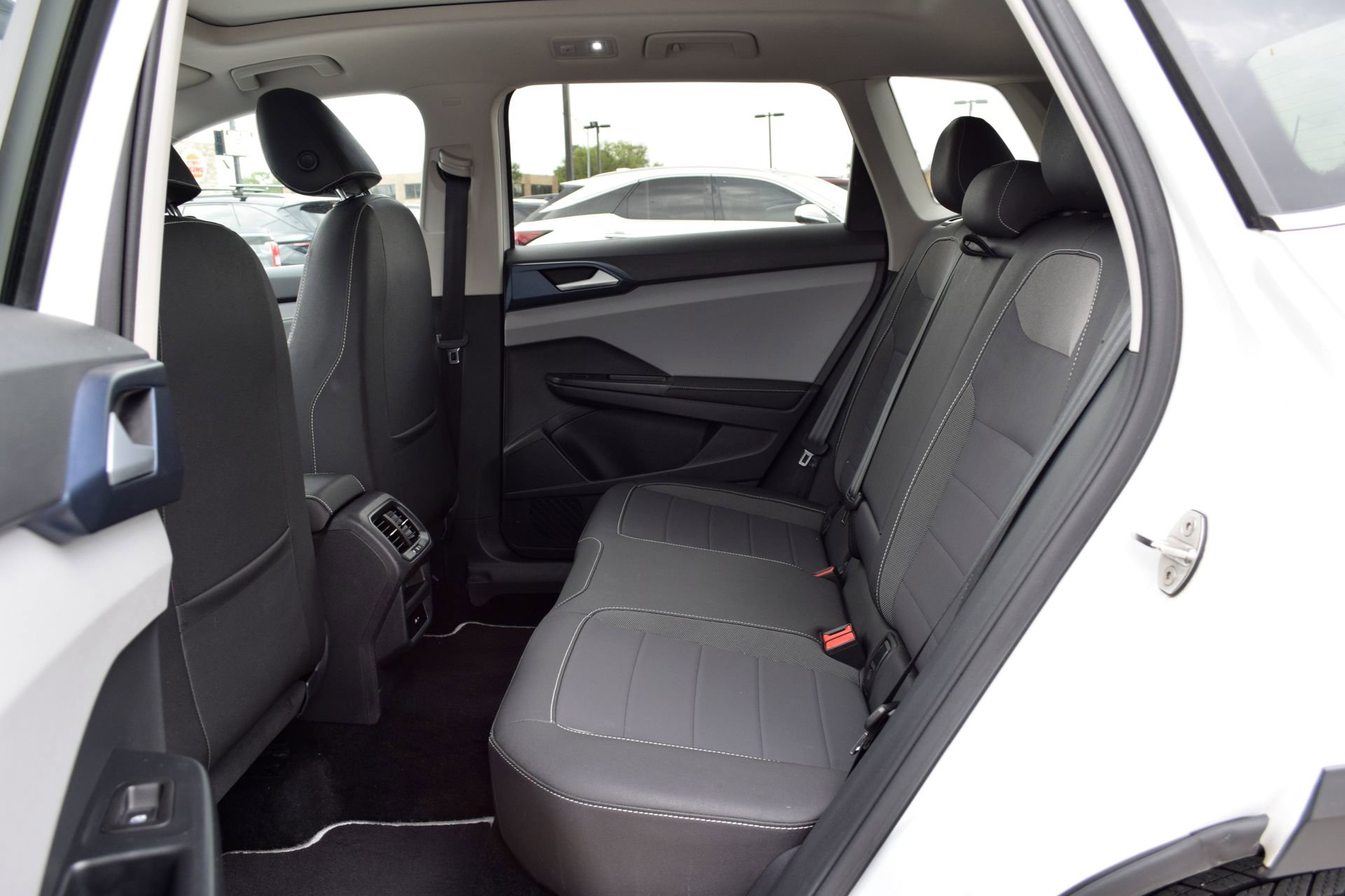 Used 2024 Volkswagen Taos SE w/ Panoramic Sunroof Package FWD image 20