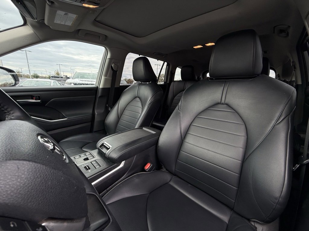 Used 2023 Toyota Highlander XLE image 22