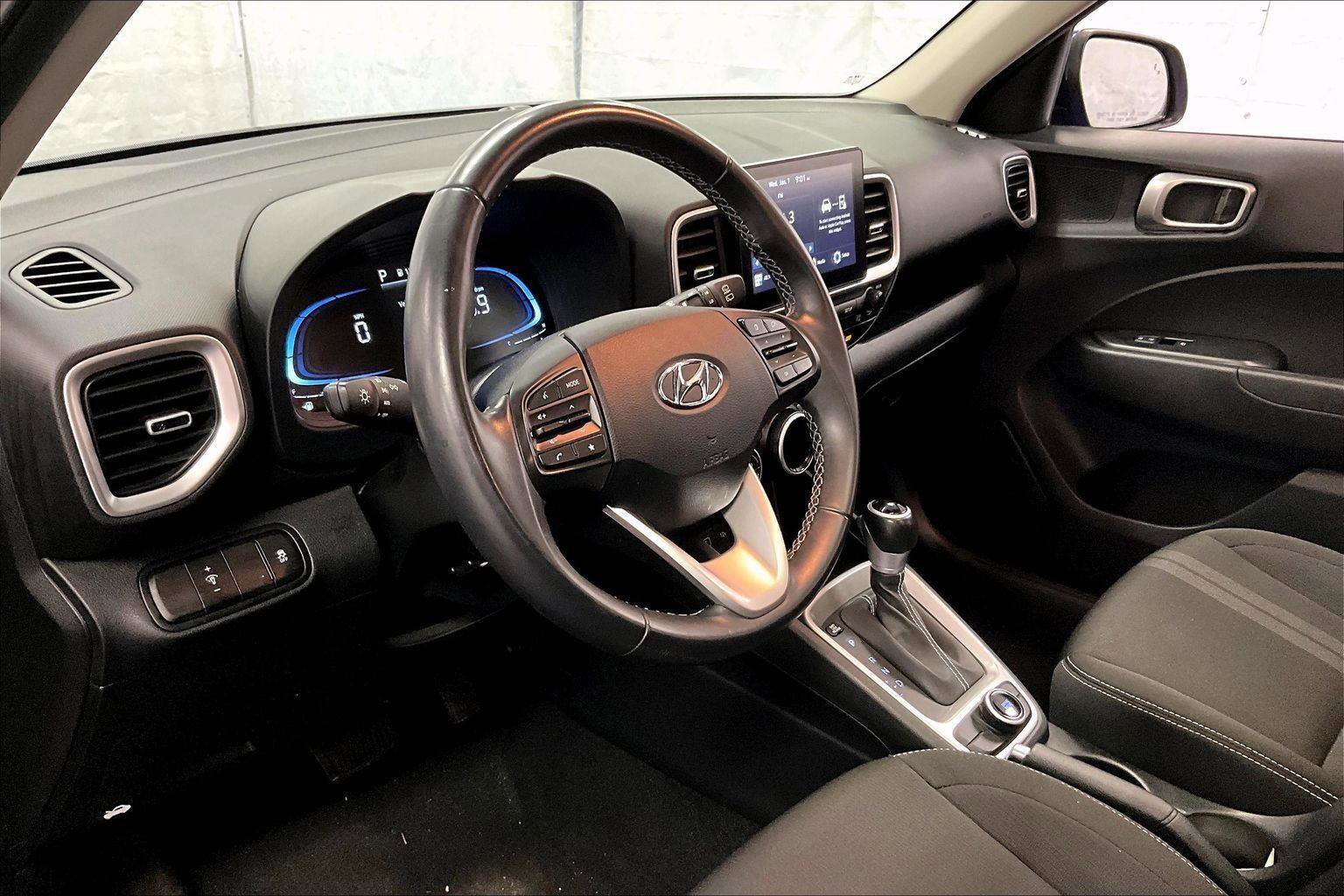 Used 2024 Hyundai Venue SEL image 12