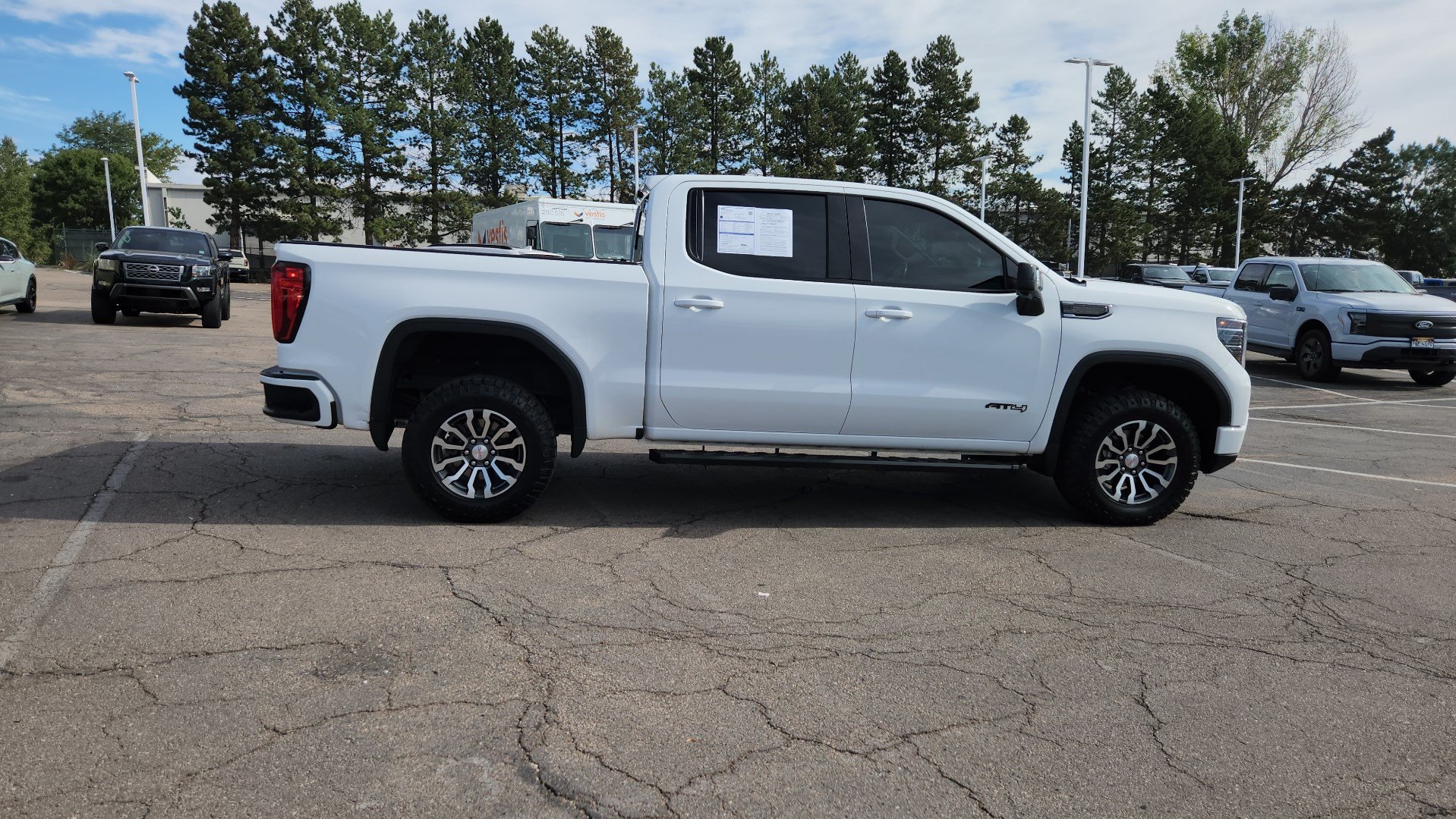 Used 2023 GMC Sierra 1500 AT4 w/ Technology Package AWD/4WD image 11