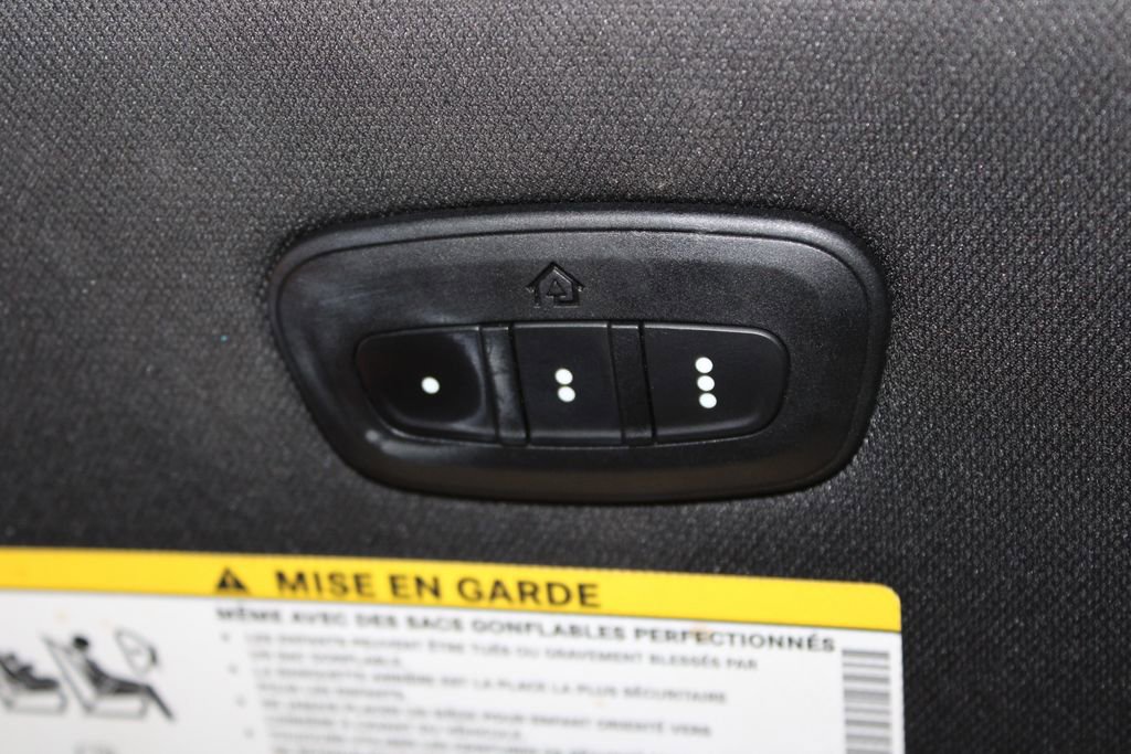 Used 2018 Chrysler Pacifica Touring-L w/ Premium Audio Group FWD image 52